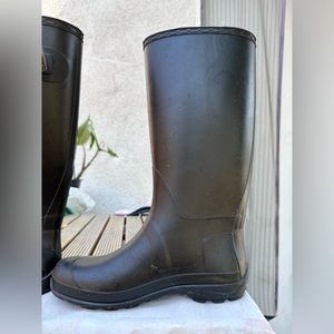 Kamille Black Rainboots (Size 7)